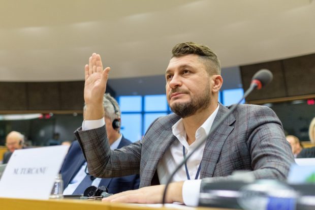 INTERVIU. Cum se apără fostul europarlamentar PNL acuzat de DNA că a făcut presiuni pentru ca o firmă de partid să câștige o licitație