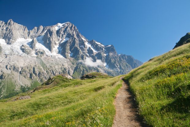 Valurile de căldură transformă în pericole traseele clasice de drumeții din Alpi