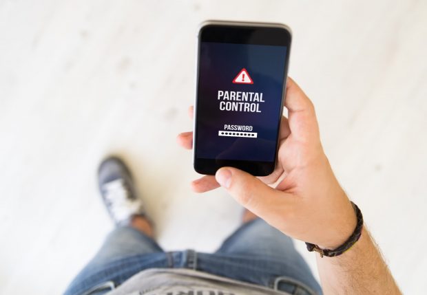 Cum setezi control parental pe telefonul copilului