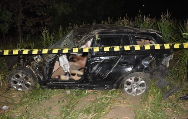 Fată de 15 ani moartă în BMW-ul cu volan pe dreapta furat de iubitul ei, tot de 15 ani, de la părinți. Accidentul, pe E85, în Buzău