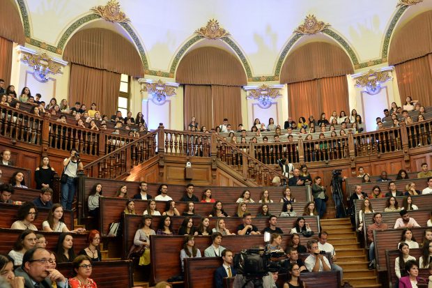 Care sunt secțiile pentru care universitățile de stat nu au suficienți profesori. Unele sunt exact cele unde românii sunt, teoretic, tari