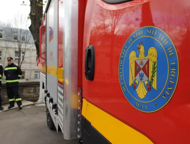 O grădiniță din Câmpulung a fost evacuată, după ce în subsolul clădirii a fost descoperit un proiectil