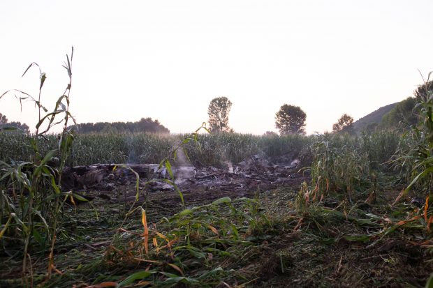 Primele imagini de la locul părbușirii avionului cargo în nordul Greciei. ”O substanță albă de origine necunoscută”, găsită în zonă