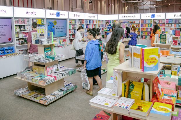 Ce cărți merită să cauți la Bookfest 2023. Recomandările făcute de cinci scriitori, critici de film și de literatură