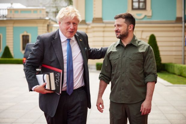 Boris Johnson a fost aliatul preferat al ucrainenilor. Kievul se teme pentru ce va urma după plecarea premierului britanic
