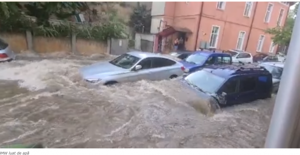 Mesaj Ro-Alert de vijelie în Craiova, după ce și sâmbătă orașul a fost lovit de o furtună puternică