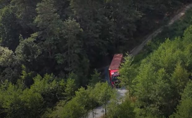 Un camion românesc e abandonat de două săptămâni într-o pădure din Germania. Șoferul e de negăsit