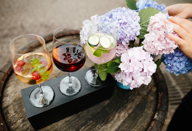 Cocktail-uri cu vin care îți vor face vara mai frumoasă