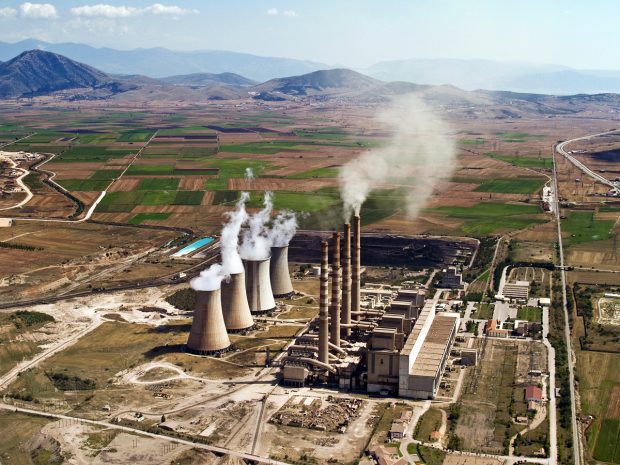 De ce este renunțarea la combustibilii fosili dificilă, chiar și pentru statele care vor să lupte împotriva schimbărilor climatice