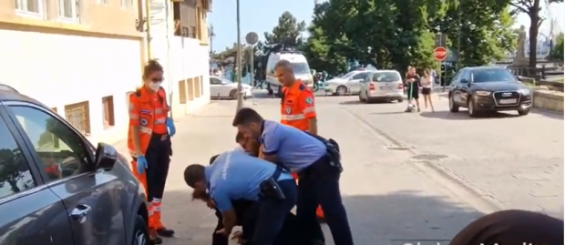 VIDEO | Călugăr din Constanța, imobilizat de polițiști după ce a provocat un scandal. Ce spune Arhiepiscopia Tomisului