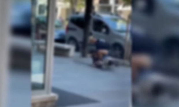 Un vânzător ambulant, omorât în bătaie pe o stradă din Italia. Martorii au filmat tragedia, „dar nimeni nu s-a mișcat să-i despartă”