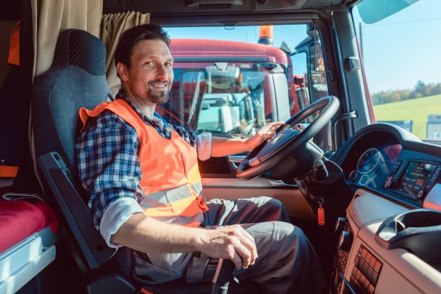 Cum poți să devii şofer profesionist de TIR sau de camion
