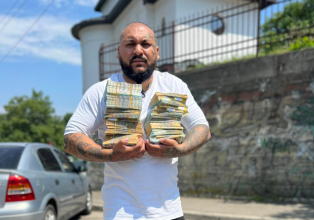 Dani Mocanu a fost reținut. Cântărețul este acuzat că a amenințat cu cuțitul un bărbat și a tulburat ordinea și liniștea publică
