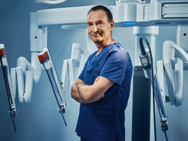 Intervenții robotice, realizate în cadrul MedLife Medical Park, cu tehnologia de ultimă generație a robotului da Vinci Xi