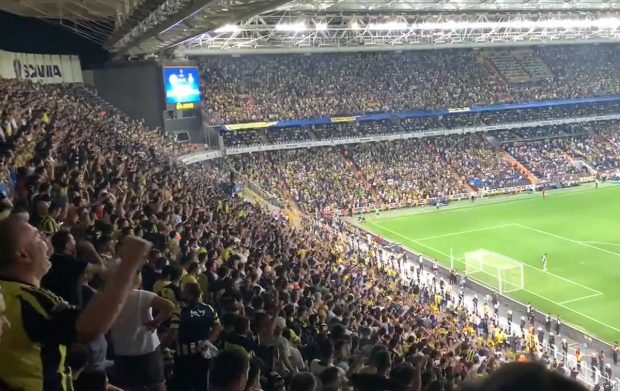 La meciul cu Dinamo Kiev, fanii turci ai echipei Fenerbahce au scandat numele lui Vladimir Putin