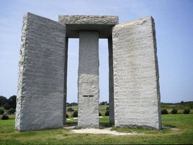 Explozie la Georgia Guidestones, monumentul considerat „Stonehenge al Americii”. Mesajele misterioase scrise pe Guidestones