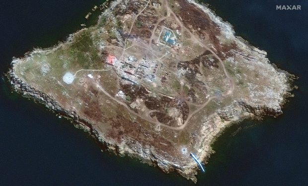 Comandatul-șef al forțelor ucrainene: Două avioane de atac ale rușilor au lansat bombe cu fosfor asupra Insulei Șerpilor