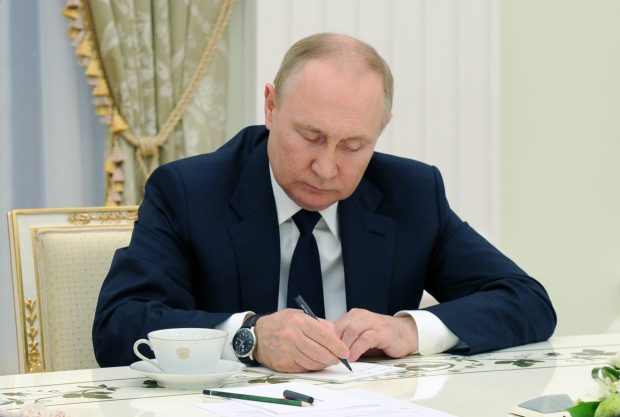 Pachet de legi pentru pedepsirea rușilor care critică regimul, promulgat de Putin. Pedepse cu închisoarea de până la 20 de ani