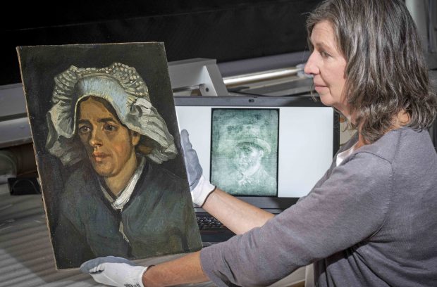 Autoportret al lui Vincent Van Gogh, descoperit în spatele unui alt tablou al pictorului, sub straturi de lipici și carton