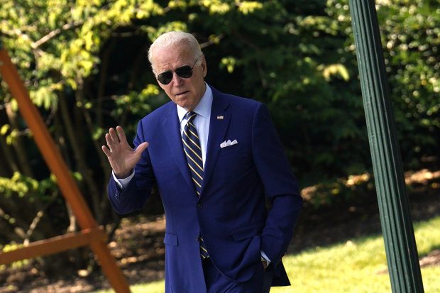 Joe Biden spune că schimbările climatice sunt „o amenințare existențială”, dar nu declară o urgenţă climatică