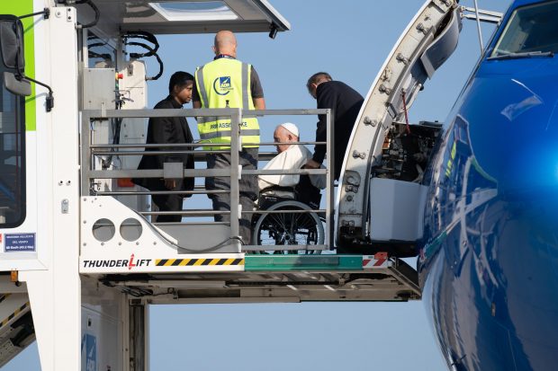 Papa Francisc, la începutul călătoriei în Canada, spune că are „o mare dorință” de a vizita Kievul