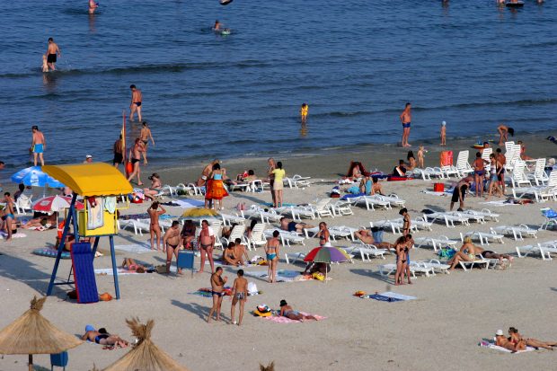 Tariful de 200 de lei pentru un loc pe cearșaf la malul mării, explicat de reprezentanții complexului rezidențial din Mamaia