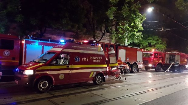 Un copil de un an și patru luni a căzut de la etajul 2 al unui mall din Arad. Minorul a fost transferat la Timișoara