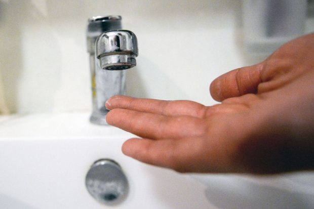 Rezerva de apă a municipiului Craiova s-a epuizat din cauza unei avarii și a caniculei. Miercuri, locuitorii au primit apă doar două ore