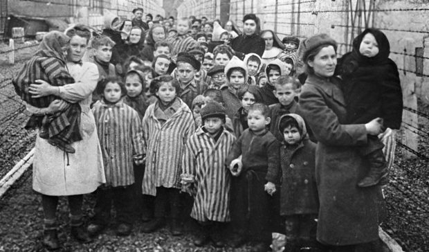 EXCLUSIV. Autoarea romanului „Tatuatorul de la Auschwitz”, despre războiul din Ucraina: „Mă înfurie că istoria se repetă și permitem unui om să facă atât de mult rău”