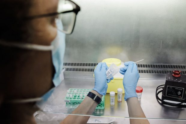 În 1988, în România era interzis să scrii HIV sau SIDA pe un certificat medical, astăzi râdem de o altă boală: variola maimuței