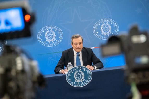 Mario Draghi și-a prezentat demisia din funcția de premier al Italiei, președintele i-a respins-o. Ce urmează