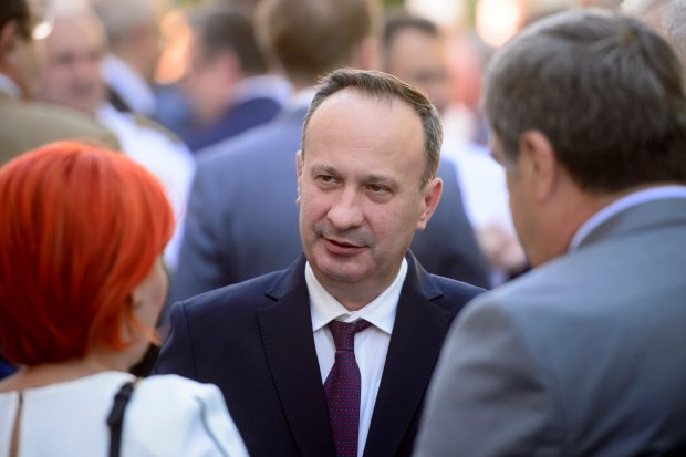 Ce spunea Adrian Câciu în urmă cu un an despre antreprenori pe când nu era ministru de finanțe: 90% dintre ei sunt niște babuini. Acum, ministrul își cere scuze