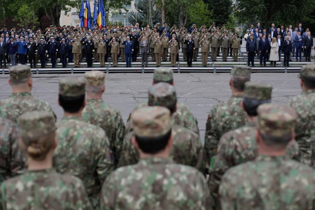 Cum explică rectorul Universității Babeș-Bolyai, Daniel David, scăderea încrederii în Armată