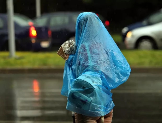 Cod portocaliu şi galben de furtuni în aproape jumătate de ţară. Zonele vizate de fenomene meteo extreme