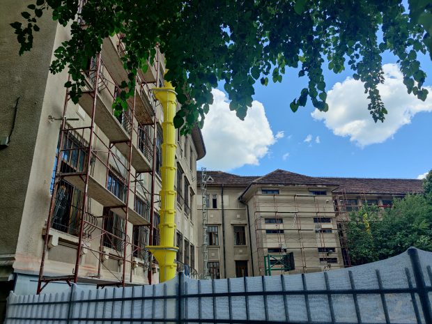 După doi ani au început lucrările de reabilitare a Colegiului „Mihai Eminescu”