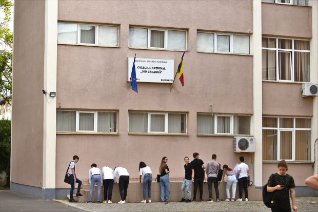 Examen de admitere la colegiile naționale, prin noua lege a educației. Părinți și experți se întreabă: „Evaluarea națională va fi pentru ratați?”