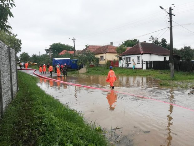 Avertizare RO-Alert de ploi torențiale la Arad. Locuitorii, sfătuiți să se adăpostească