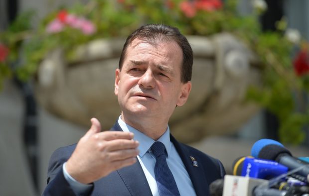 Ludovic Orban spune că a fost agresat de protestatarii AUR la intrarea în Parlament: „Am fost scuipat, lovit, înjurat”