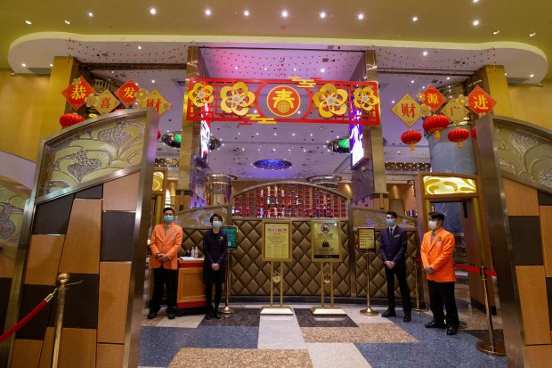 Regiunea chineză Macao închide temporar cazinourile și alte afaceri pentru a limita răspândirea COVID