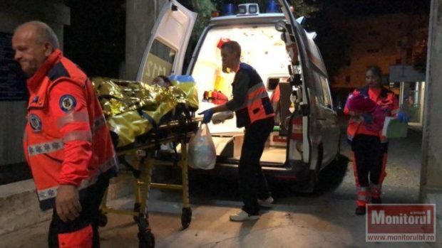 O fată de 14 ani din Cerneşti, județul Botoșani, a născut în ambulanță