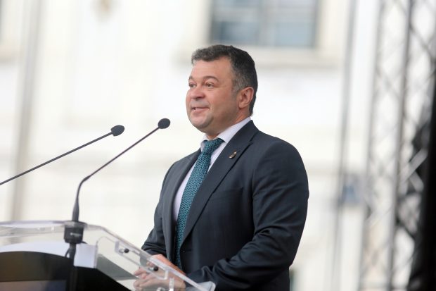 Rectorul Universității de Vest, deputat PNL, îi ia apărarea lui Sorin Cîmpeanu: „Nu a avut beneficii. Nu s-ar include într-o zonă de plagiat”