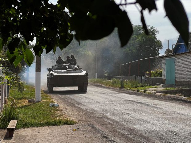 După capturarea totală a Luhanskului, Rusia controlează mai bine de o cincime din Ucraina. Ce urmează pe frontul de est