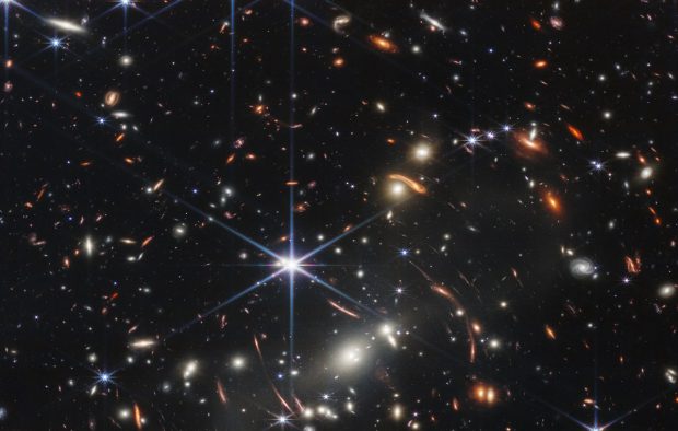 Cele mai clare și îndepărtate imagini ale Universului, realizate de telescopul Webb și date publicității de NASA