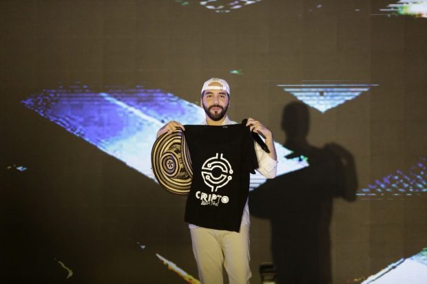 El Salvador a pariat pe bitcoin pentru a-și transforma economia și deocamdată a pierdut: „Țara va plăti un cost foarte mare”