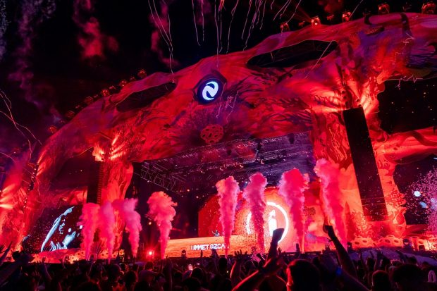 Mai mulți cetăţeni străini şi români, depistaţi cu droguri în prima noapte a festivalului Neversea