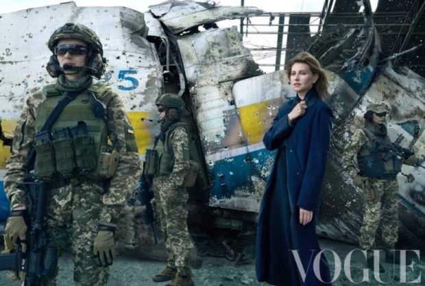 Olena Zelenska, pe coperta revistei Vogue. Pictorial pe front și alături de Volodimir Zelenski – FOTO