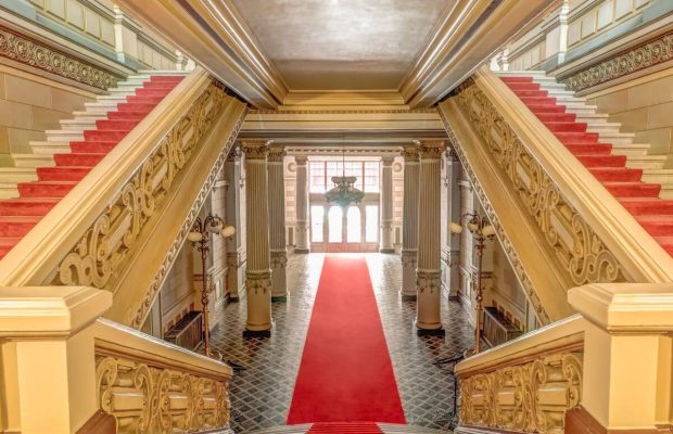 Palatul Bragadiru din București, scos la vânzare. Câți bani se cer pe monumentul istoric și ce spune ministrul Culturii