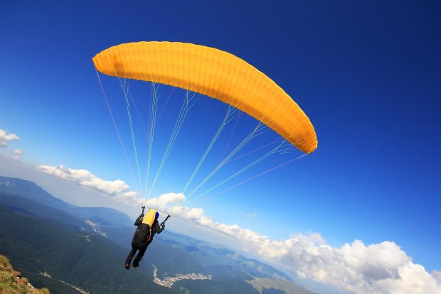 Unde te poţi da cu parapanta în România