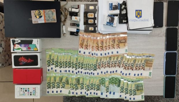 Percheziții DIICOT la Timiș într-un dosar de infracțiuni în domeniul bancar. Angajata unei bănci ar fi furat timp de 11 ani din conturile clienților
