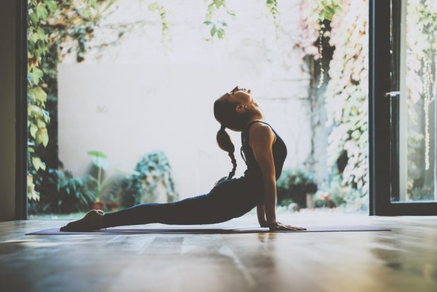 Cele mai eficiente poziții de yoga pentru începători